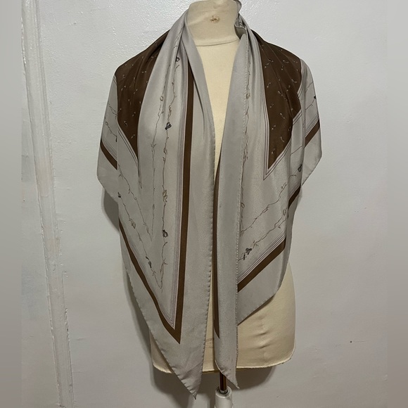 Vintage Gray and Brown Floral Serge Nancel Paris Triangular Scarf - Picture 3 of 5